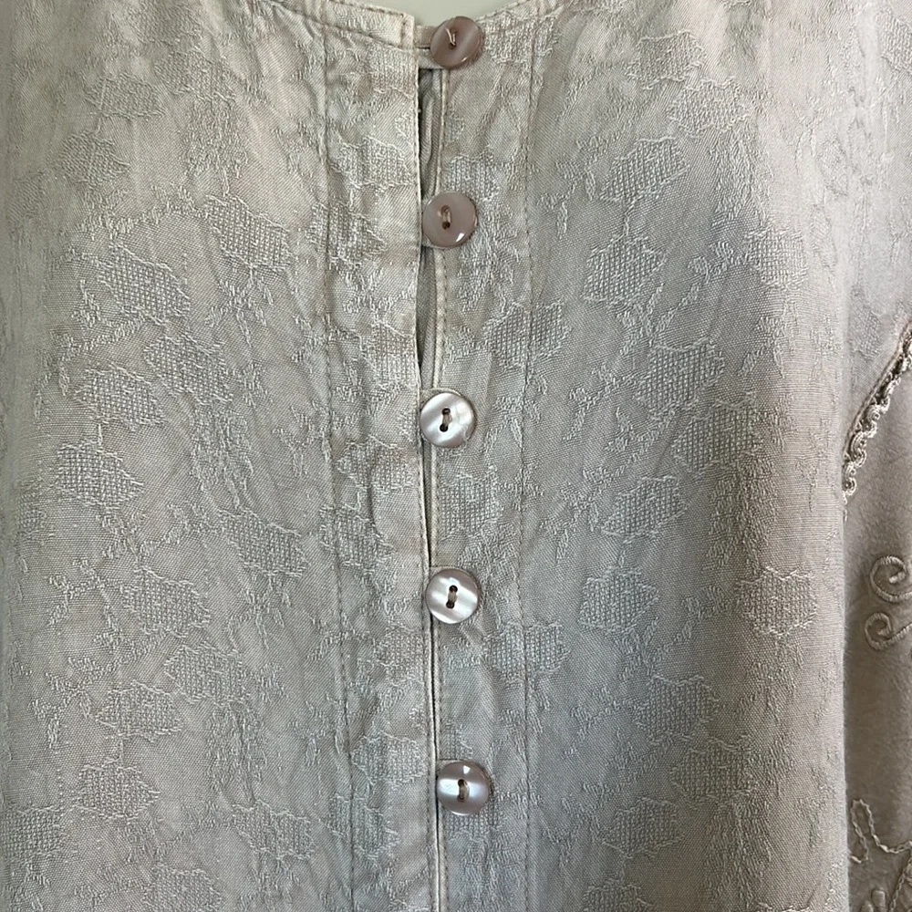 FLOWER | NWT | TOP | LARGE | BOHO | DRESSY | TAUPE